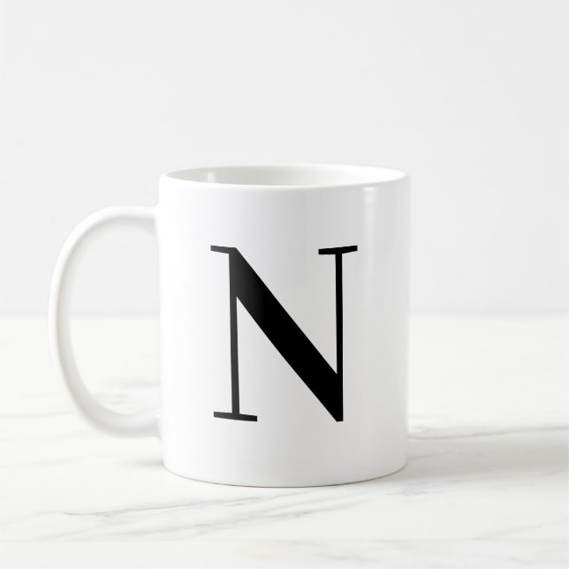 Personalisierter schwarzer Monogramm-Buchstabe N Kaffeetasse (Links)