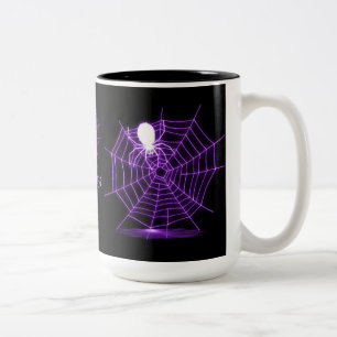 Personalisierter schwarzer und violetter Spinnenne Zweifarbige Tasse