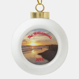 Personalisierter Strand und Hund bei Sunset Keramik Kugel-Ornament
