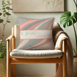 Personalisierter Streifenname Datum modern Kissen<br><div class="desc">Hübsches pastellfarbenes Regenbogenkissen, sorgfältig gefertigt von Inspirivity. Dieses köstliche Kissen zeichnet sich durch ein sanftes und fesselndes Design aus, das jedem Raum eine Touch von Zauber und Ruhe verleiht. Macht ein großartiges Geschenk mit der Personalisierungsoption. Fügen Sie einen Vor- oder Nachnamen und das Datum für eine eindeutige Touch hinzu. Die...</div>