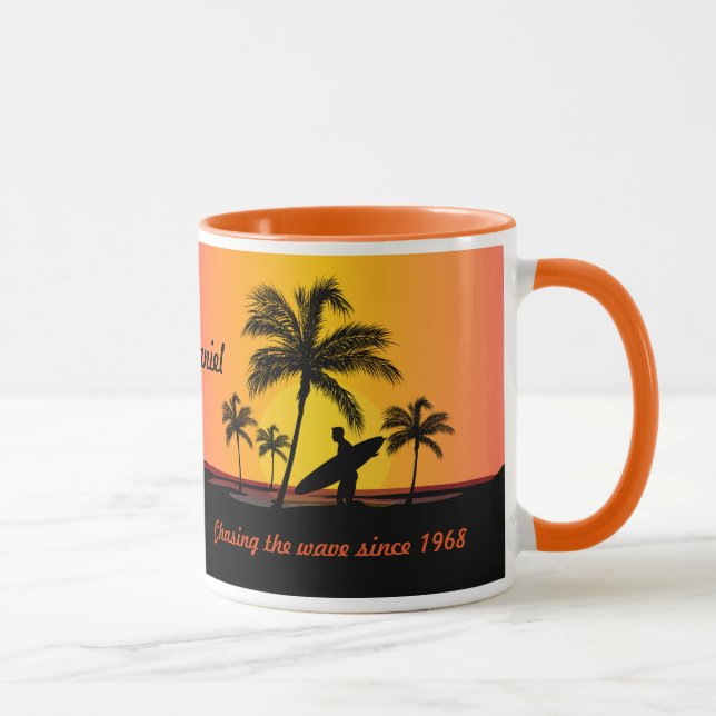 Personalisierter Surfer, der die Welle jagend Tasse (Rechts)