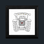 Personalisierter Traktor Erinnerungskiste<br><div class="desc">Ein Traktor Land Hochzeitsgeschenk,  das personalisiert werden kann. Wenn Sie die Größe oder den Schriftart ändern möchten,  klicken Sie bitte auf die Schaltfläche Bearbeiten,  um weitere Anpassungen vorzunehmen. Die Bundung im Traktor ist in einer subtilen Creme und weiß.</div>