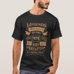 Personalisierter Vintager 50. Geburtstag Whiskey T T-Shirt<br><div class="desc">Mit diesem Vintagen klassischen Geburtstagsgrafik-Design mit phantastischen Typografie-Schriftart-Schriftzeichen können Sie Ihrer Garderobe-Kollektion etwas Originalität hinzufügen. Das ist eine tolle Geschenkidee für Männer, Frauen, Ehemänner, Ehefrauen-Freundinnen und einen Freund, der dieses einzigartige Kunstwerk Liebe geben wird. Das phantastischste und lustigste Urlaubsgeschenk für Ihr Party zum Geburtstag. Wenn Ihnen dieses Kunstwerk gefällt, können...</div>