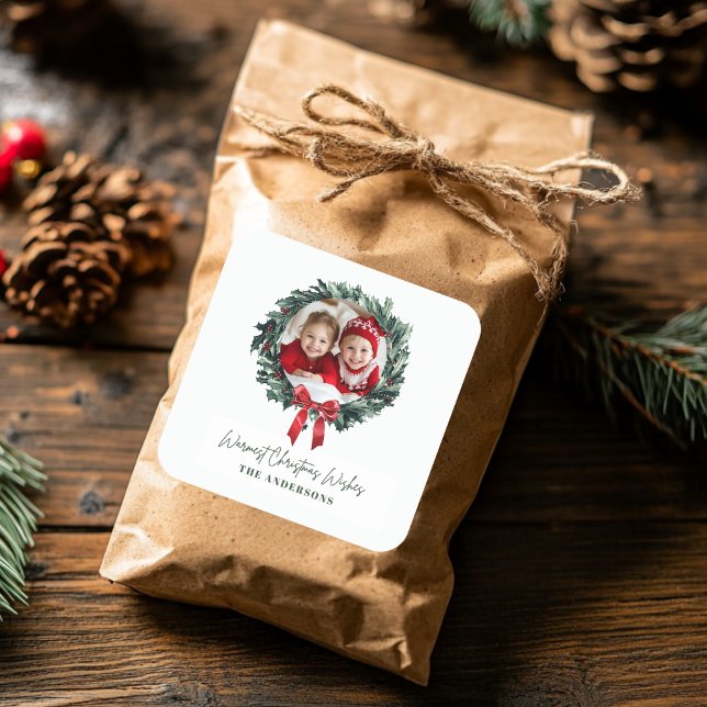 Personalisierter Weihnachtskranz mit Foto und Name Quadratischer Aufkleber (Von Creator hochgeladen)