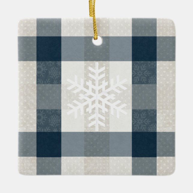 Personalisierter Winterschneeflocken Blauer Karier Keramikornament (Vorderseite)