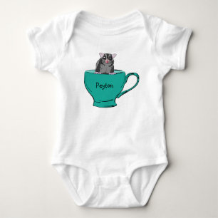 Personalisierter Zucker-Glider in einem grünen Te Baby Strampler