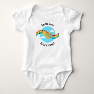 Personalisierter zukünftiger Hornist Französisch H Baby Strampler