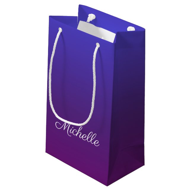 Personalisiertes Blau und lila Ober Kleine Geschenktüte (Rückseite Schrägansicht)