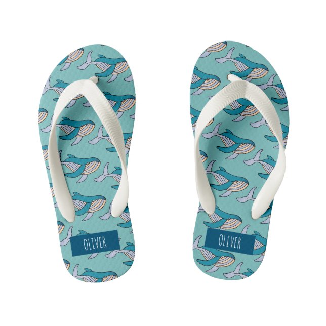 Personalisiertes Blauwal-Ozeanmuster Kinderbadesandalen (Fußbett)