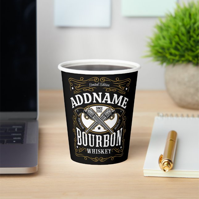 Personalisiertes Bourbon Vintag Guns Whiskey-Label Pappbecher (InSitu)