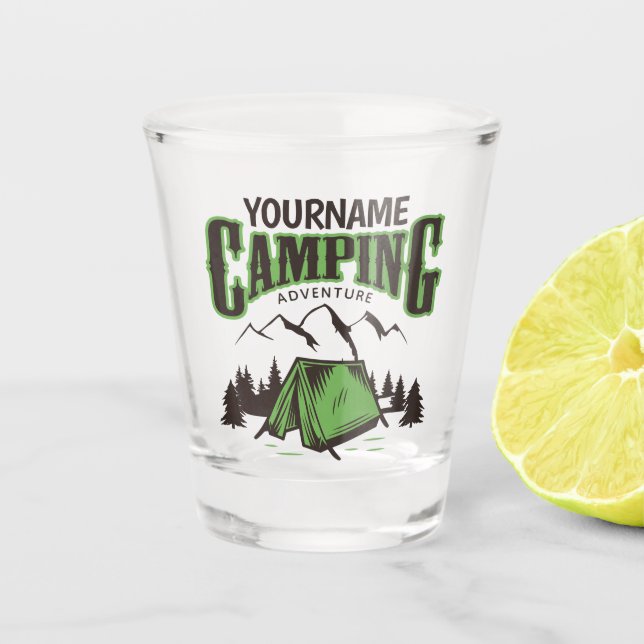 Personalisiertes Camping Familiencampingabenteuer Schnapsglas (Vorderseite)