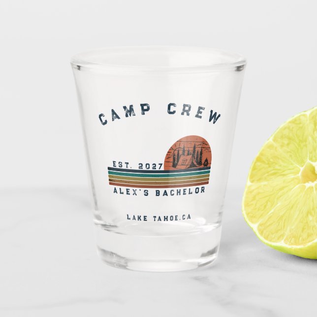 Personalisiertes Camping-Wochenende-Junggesellenab Schnapsglas (Vorderseite)