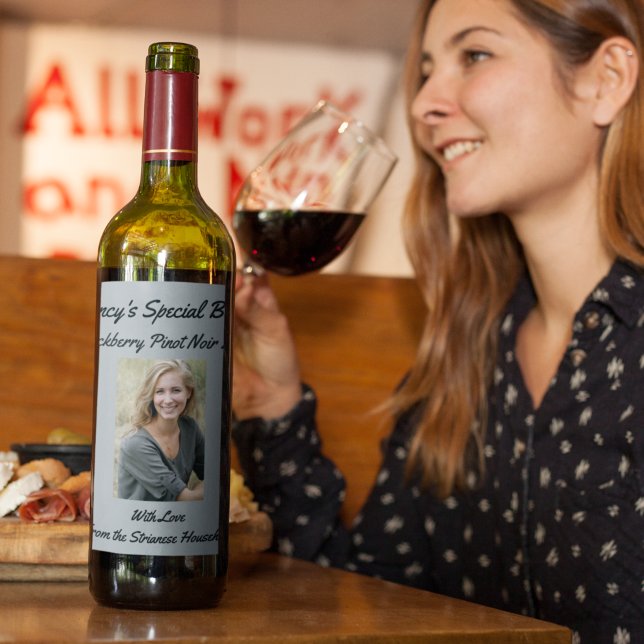 Personalisiertes Causal Gray Foto Friend Party Weinetikett (Von Creator hochgeladen)