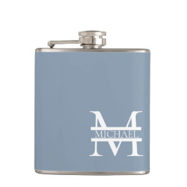 Personalisiertes elegantes Dusty Blue Monogram und Flachmann