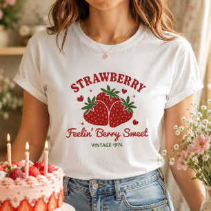 Personalisiertes Erdbeer-Geburtstagsjahr Vintage Tri-Blend Shirt