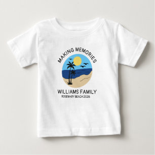 Personalisiertes Familienurlaub Basic T-Shirt für