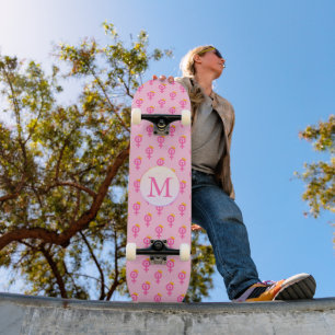 Personalisiertes Feministenrosa Skateboard