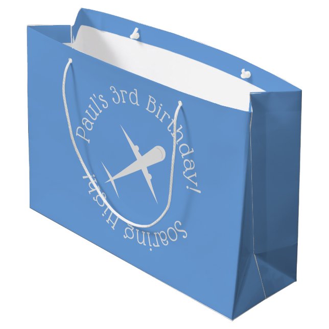Personalisiertes Flugzeug in blau, steil in die Hö Große Geschenktüte (Rückseite Schrägansicht)
