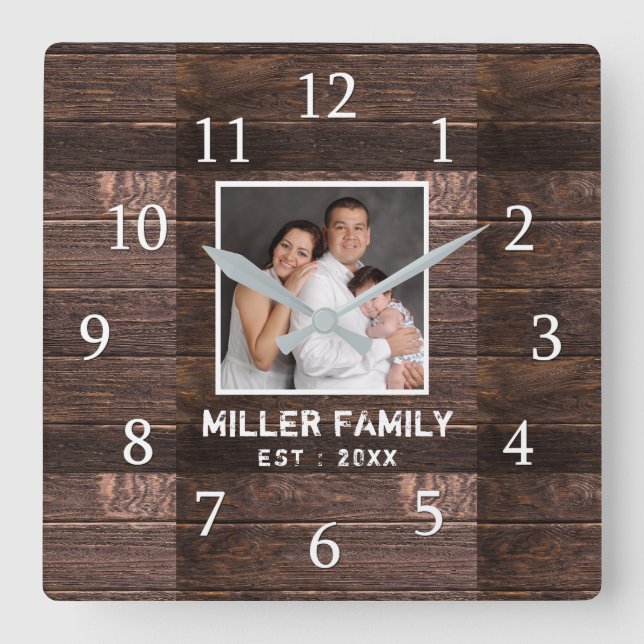 Personalisiertes Foto Braunholz Familienname Quadratische Wanduhr (Vorderseite)