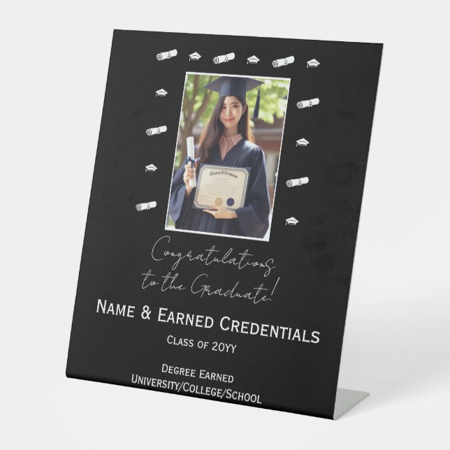 Personalisiertes Foto, Cap & Diploma Abschluss Sockelschild (Vorderseite)