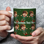 Personalisiertes Foto Gesicht Weihnachten Elf Kind Kaffeetasse<br><div class="desc">Ersetzen Sie das Gesicht dieses Elfs durch Ihr Lieblings-Foto (stellen Sie sicher, dass Sie möglichst viel ins Gesicht schneiden und verwenden Sie eine App, um den Hintergrund zu entfernen) und personalisieren Sie diese lustige Weihnachts-Weihnachtskaffee-Tasse mit Ihrem Kind, Ehemann oder Freund darauf! Auch eine lustige und einzigartige Überraschung für Oma und...</div>