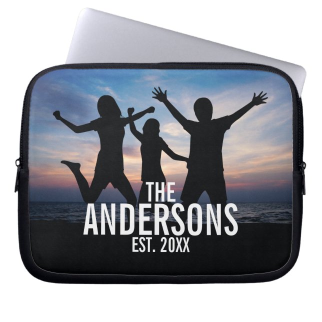 Personalisiertes Foto mit Familienname Laptopschutzhülle (Vorderseite)