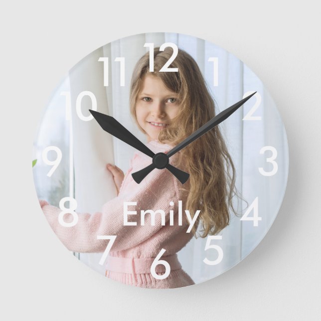 Personalisiertes Foto und Name modern Runde Wanduhr (Vorderseite)