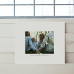 Personalisiertes Foto und Text Künstlicher Leinwanddruck<br><div class="desc">Mit diesem personalisierten Foto- und Textsymbol können Sie ganz einfach Ihr eigenes Familienportrait erstellen. Die Leinwand ist in Leinenschrift eingepackt. Eine schlichte, minimalistische Wandvorlage mit weißem Rahmen, modernem Sans Serif Schriftart und raffinierter Ästhetik. Machen Sie sich Ihr eigenes Foto zu bewahren, perfekt als Wandkunstgeschenke für Familie, Vermächtnismädchen, Freunde, Zuhause Erwärmung...</div>