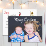 Personalisiertes Foto Weihnachten<br><div class="desc">Fügen Sie einfach Ihre Kinder- oder Familienjunges Foto zu dieser niedlichen frohen Weihnachtspostkarte hinzu. Es ist eine süße und erschwingliche Art, Ihren Freunden und der Familie frohe Weihnachten zu sagen und sie mit einem Foto zu aktualisieren! Niedliche kleine Akzente auf der Rückseite der Postkarte, wie zum Beispiel ein Zuckerrohr und...</div>