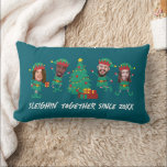 Personalisiertes Funny Face Foto Weihnachtself Lendenkissen<br><div class="desc">Erleben Sie mit unserer Familie und Freunden Custom Elf Face Feststimmung T - Shirt für Weihnachten! Personalisieren Sie den T - Shirt mit bezaubernden Elfendesigns, und fügen Sie die Gesichter Ihrer Familie hinzu, um es einzigartig zu machen. Dieses Shirt ist ideal für Fotos oder Ansammlungen. Ideal für Familienfeiern, Gruppenveranstaltungen und...</div>