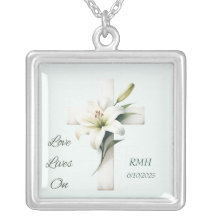 Personalisiertes Gedenkkreuz und Lily-Kette