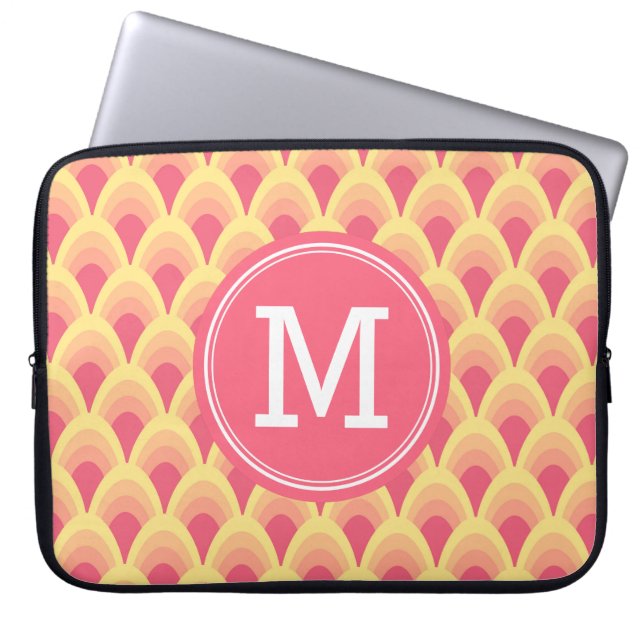 Personalisiertes geometrisches Rosa-Rosa-Monogramm Laptopschutzhülle (Vorderseite)