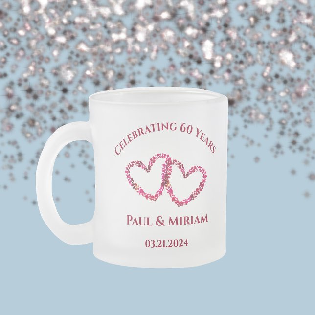 Personalisiertes Geschenk zum 60. Jubiläum Mattglastasse (Add couples names and anniversary date to create a custom pink peony rose hearts mug gift.
)