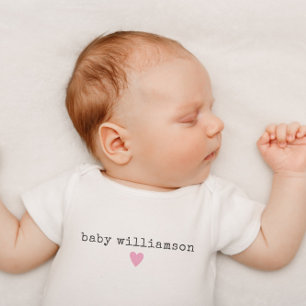 Personalisiertes Geschenk zur Babyparty Nachname d Baby Strampler