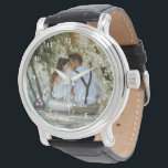 Personalisiertes HochzeitsFoto mit moderner Kallig Armbanduhr<br><div class="desc">Das Design hat einen weißen rechteckigen Rahmen auf der unteren Seite und moderne Kalligrafietexte, die nach Ihren Wünschen angepasst werden können. Ersetzen Sie das Bild in der Mitte durch Ihr eigenes Foto. Es wird Ihnen eine schöne Gastgeschenk Hochzeit Geschenke nach Maß für Ihre Gäste oder für Ihren eigenen Wunsch machen....</div>