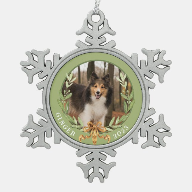 Personalisiertes Hundebüt-Foto Schneeflocken Zinn-Ornament (Vorderseite)