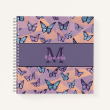 Personalisiertes Lila Butterfly-Monogramm-Sketch