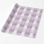 Personalisiertes lila geschenkpapier<br><div class="desc">Brautjungfern in der Lila und Lavendeleinfassung die Braut im Weiß in dieser kundengebundenen Brautpartygeschenkverpackung. Schöne Bräute und Brautjungfern bedecken dieses Brautpartyverpackungspapier und Sie machen es personalisiert, indem Sie den Namen der Braut ausfüllen, indem Sie die gegebene Schablone verwenden. Eine total einzigartige Weise, ein spezielles Polterabendgeschenk für einen Special, eins einer...</div>