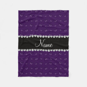 Personalisiertes lila Schmetterlingsnamensmuster Fleecedecke