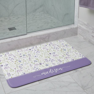 Personalisiertes lila Wildblumen-Monogramm Badematte