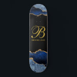 Personalisiertes Mädchen Skateboard<br><div class="desc">Personalisiertes Goldmonogramm auf schwarz mit schwarz-schwarz-agate goldenen Glitzer Kanten. Abstrakter Geode</div>