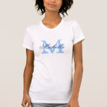Personalisiertes Marineblau des T-Shirt<br><div class="desc">Personalisiertes Monogrammbrautjungfernt-shirts | Marineblau und -WEISS. Mit Monogramm T-Shirts mit individuellem Namen im eleganten Skripttext. Personifizieren Sie für Brautjungfern, Blumenmädchen, Trauzeugin, Matrone der Ehre, Mutter der niedlichen Idee der Braut etc. für wedding Party, Brautparty und Junggeselinnen-Abschied.</div>