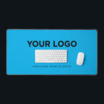Personalisiertes Minimalistisches Einfaches Logo u Schreibtischunterlage<br><div class="desc">Personalisiertes Minimalistisches einfaches Logo und hellblau leuchtende Texte oder jede andere Schreibtischmatte Verbessern Sie Ihren Arbeitsbereich mit unserer ergonomischen und minimalistisch gestalteten Desktop-Modekarte für Business-Logos. Diese stilvolle, moderne und berufliche Schreibtischmatte ermöglicht es Ihnen, Ihr Mitarbeiterbüro auf einzigartige Weise zu personalisieren. Fügen Sie Firmenlogo, Firmennamen, Beruf oder jeden personalisierten Text hinzu....</div>