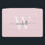 Personalisiertes Monogramm, rot, Name-Script iPad Pro Cover<br><div class="desc">Girly Elegant Blush Pink Einfache Minimal Monogram Initial Name Script Custom Personalisiert iPad Cover. Diese Design mit Ihrem Vornamen in einem hübschen handgeschriebenen Stil Swash Schwanz Schriftart Typografie (oder Kalligrafie) mit Monogramm Erstmaligkeit in weiß und schwarz auf rot rosa Hintergrund. Diese lassen sich einfach anpassen. Große stilvolle weibliche Geschenke zum...</div>