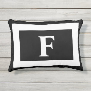 Personalisiertes Monogramm Schwarz-weiß Trendy Kissen Für Draußen