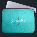 Personalisiertes Monogramm und Name blaues Leder Laptopschutzhülle<br><div class="desc">Ein schöner Himmelblau Leder-Druck Laptop-Ärmel.
Sie können es mit Ihrem Namen und Monogramm Initial personalisieren.</div>