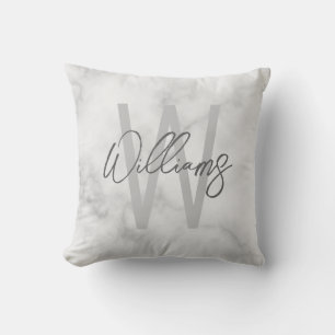 Personalisiertes Monogramm und Name für das weiße  Kissen