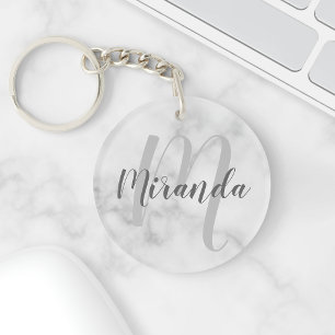 Personalisiertes Monogramm und Name für das weiße Schlüsselanhänger