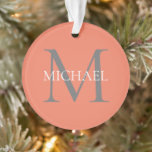 Personalisiertes Monogramm und Name Light Pink Ornament<br><div class="desc">Personalisierte Elegante Monogramm- und Namensgeschenke mit personalisierten Monogramm im klassischen Serif-Schriftart-Stil mit Namensbox in der Mitte des Monogramms.</div>