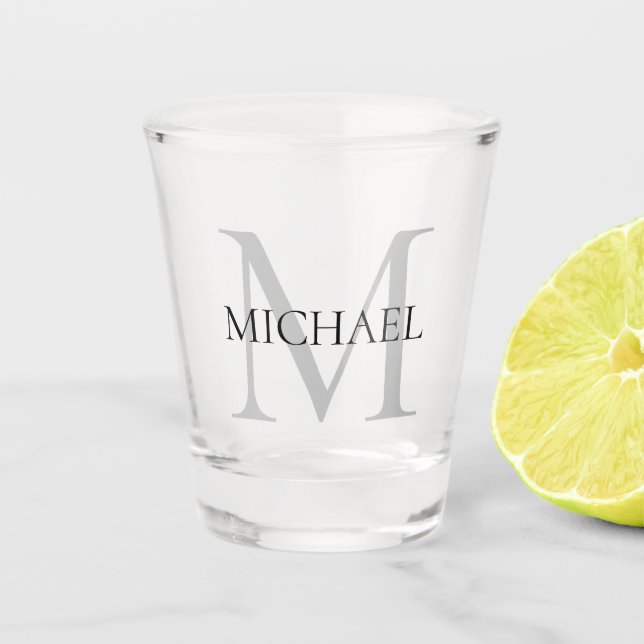 Personalisiertes Monogramm und Name Schnapsglas (Vorderseite)